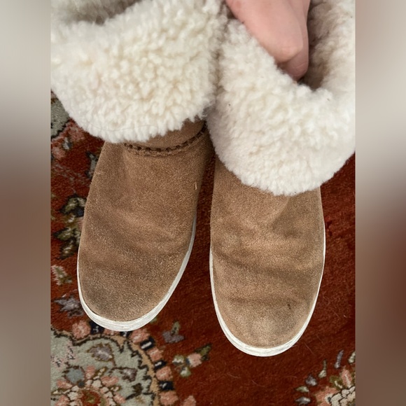 Fold over brown Ugg boots - Picture 8 of 9